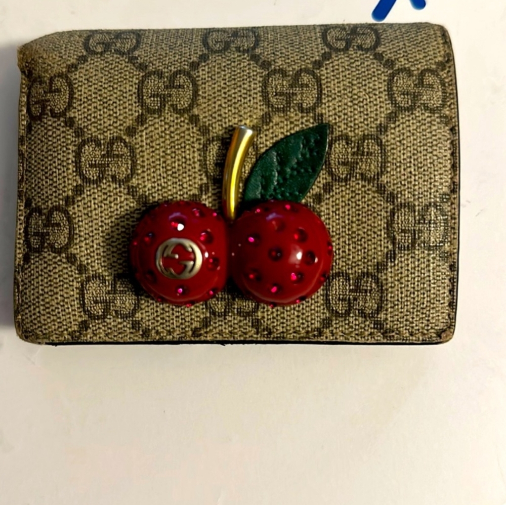 GUCCI GG Supreme Unisex GCard Case Wallet Cherries Beige Hibiscus Red Leather